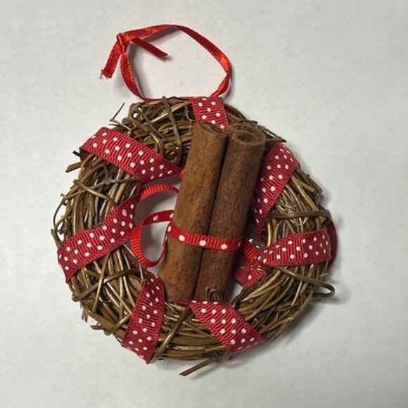 Mini Wreath Wooden Heart Cinnamon Sticks Christmas Tree Ornament - Picture 4 of 11